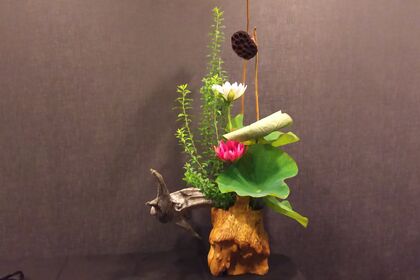 蓮の生け花